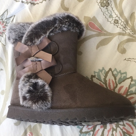 Toddler Dusty colored fur-lined boots with bows - Picture 8 of 8